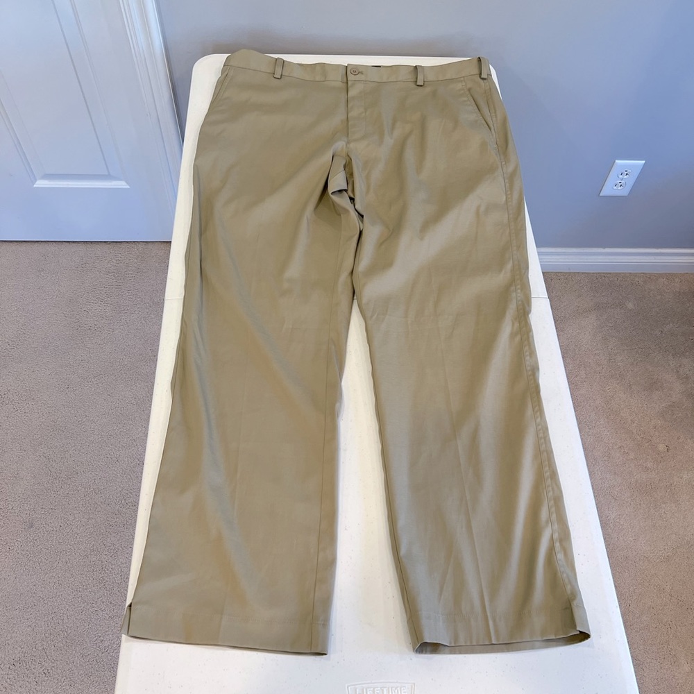 Mens Nike Dri-Fit wrinkle resistant flat front khaki golf pants